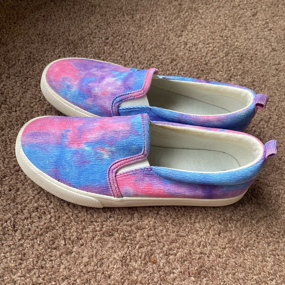 Girls size 5 slip on shoes